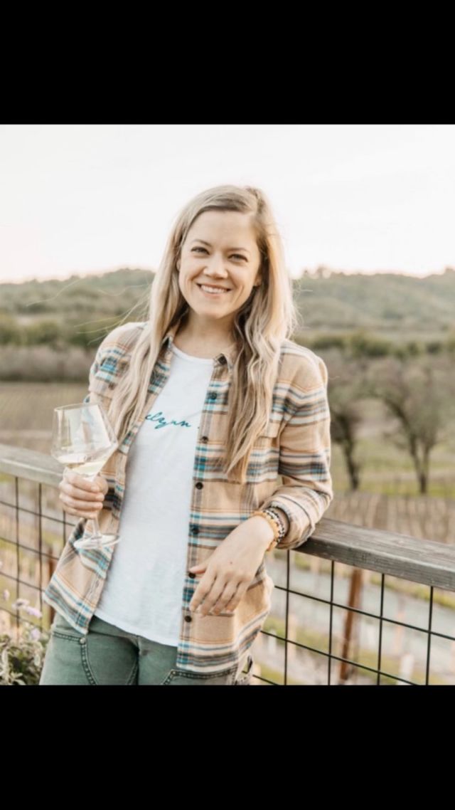 Hey Y’all! I have been the WORST at posting over the last year. The fam and I have been getting settled in Tx and life has been super full. We have a lot of new followers and Club Members so I want to take a min to reintroduce myself… I am Jackie van Sant Downes. Winemaker/owner of @jaclynnreneewines 🍷✌🏼
I LOVE creating beautiful wines from vine to bottle and can’t wait to share them with you! Stay tuned for more about the brand and what we are up to! 2023 is going to be a Fabulous year! Xoxo -J

#jaclynnreneewines #wine #femalewinemaker #womeninwine #smallproduction #texaswine #texacali #family #famikybiz #smallbusiness #supportsmallbusiness #sonomacounty #roseallday #cheers
