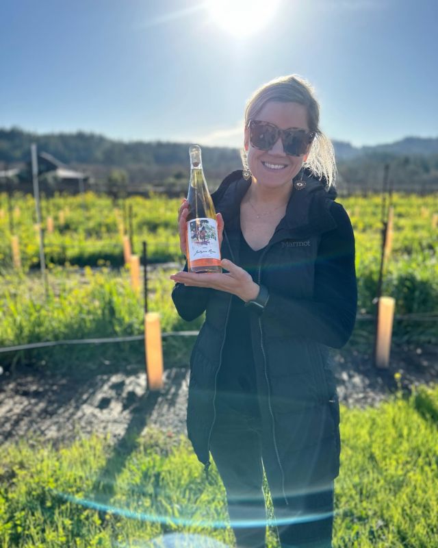 Yippeeeee!! 2022 Rosé is in the bottle and it’s FABULOUS Y’all!! Releasing soon! Love being with my old crew at @comstockwines this last week. Thanks for taking good care of my wine babies! Xoxo 

#jaclynnreneewines #rosé #rose #roséallday #comstockwines #sonomacounty #wine #mustard #vines #vineyard #wineclub #smallbusiness #womeninwine #femalewinemaker #winemaker #smallproduction #cheers