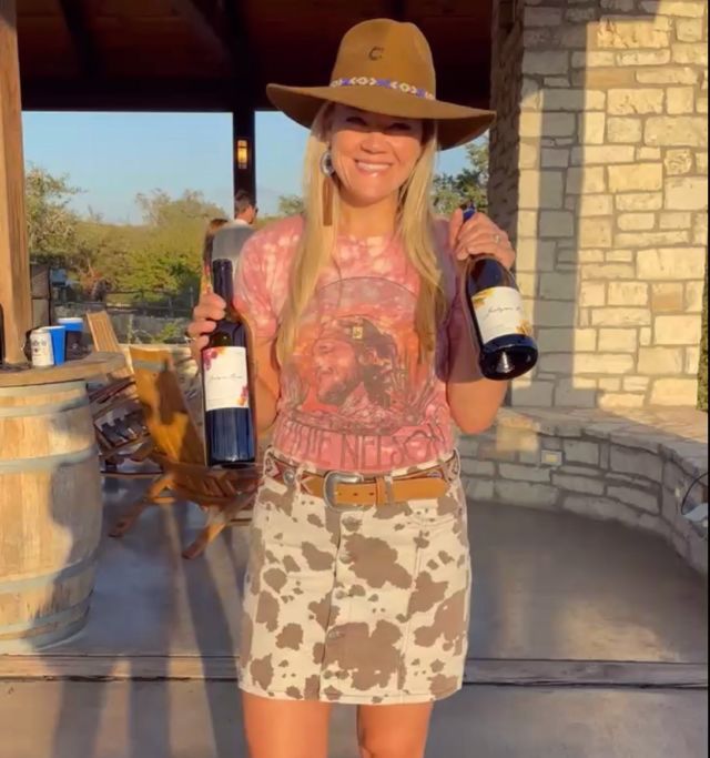 Y’all, it’s National Drink Wine Day!? 
What’s in your glass??? ✌🏼❤️🍷

I’m going to be enjoying some @jaclynnreneewines and @driftwoodestatewinery !! 

#jaclynnreneewines #driftwoodestatewinery #wine #nationaldrinkwineday #whatsinyourglass #vino #cheers