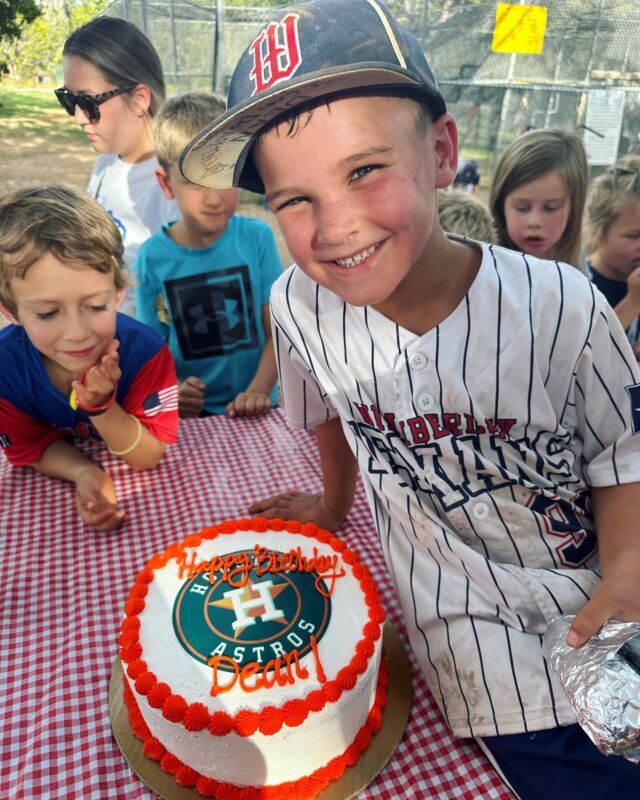 Happy 6th Birthday to the sweetest boy in the whole wide world! We love you to the Moon and back! Your passion for baseball, your friends and your family are undeniable! Loved celebrating you in true Dean fashion with a Sandlot baseball party. Keep Hustling buddy xoxo Love, Mom, Dad, Maddy and Sage ✌🏼❤️⚾️
#hbd #happybirthday #birthday #six #sixyearsold #baseball #astros #houstonastros #love #family