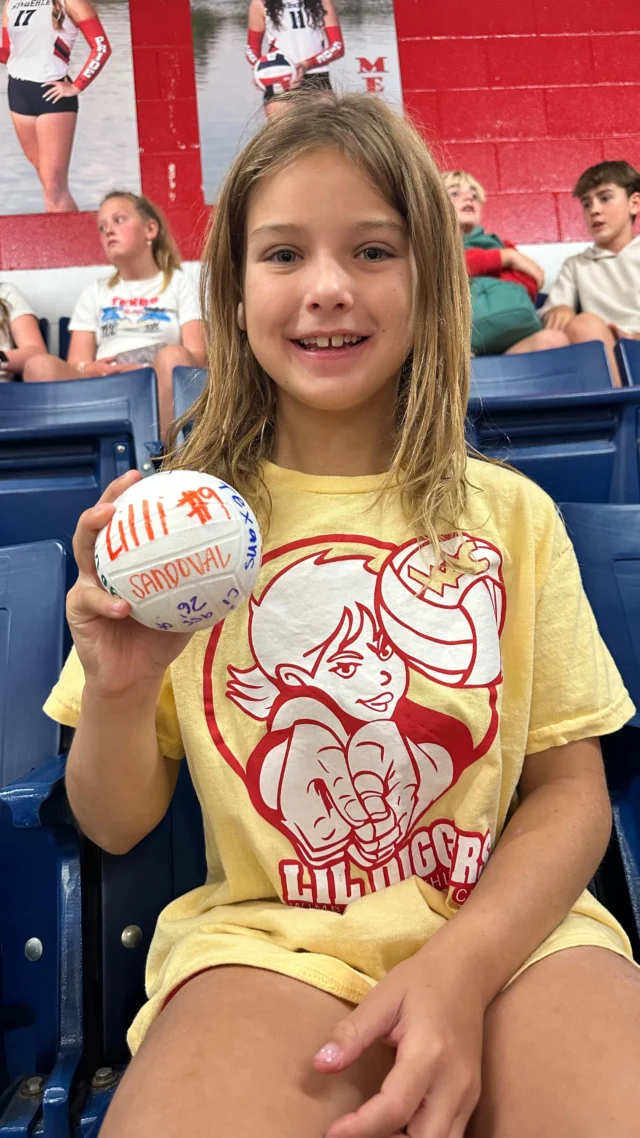 Omgeee we had a blast watching the phenomenal @wimberleyvolleyball team this week!! Maddy has been loving the Little Digger program and getting to know the players better. And it brings me such joy watching my girl fall in love with a sport that means so much to me too! I miss it so much and def need to get back out on the court. Right @lrovb08 @megfarmer9 @rjledlow !! Those were the good ol days!! 
And GO Lady Texans! Good luck in playoffs. Yall are amazing! Xoxo 

#volleyball #wimberleytx #wimberleyvolleyball #texans #wimberleytexas #texas #sports #nostalgia #letsgo #jaclynnreneewines